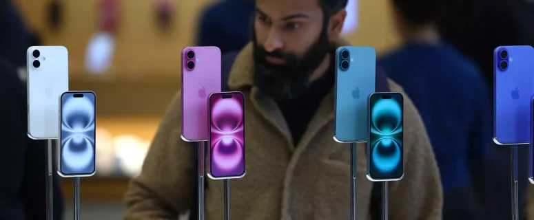 Apple Faces a Critical Crossroads: Understanding the 20% Stock Plunge and Wall Street’s Downgrades